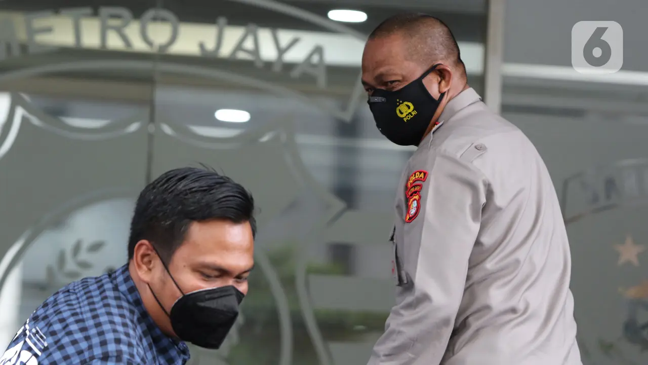 FOTO: Jadi Tersangka, Jerinx Tidak Ditahan