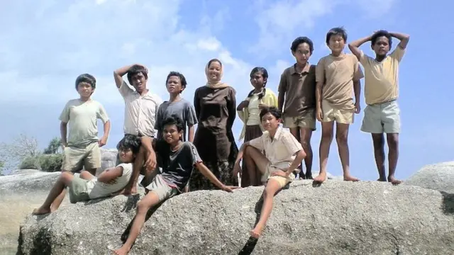 Cut Mini dalam film Laskar Pelangi (Foto: Miles Films/IMDB)