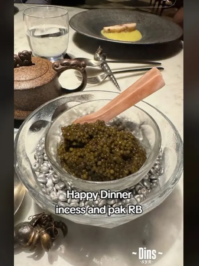 Menu Makan Malam Syahrini Bareng Reino Barack yang Bikin Penasaran, Piringnya Besar tapi Makanannya Kecil.