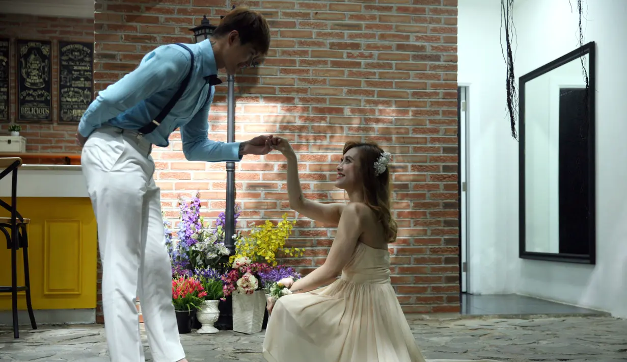 Salah satu keinginan mempercepat pernikahan karena tuntutan dari orangtua Lee yang sudah menginginkan memiliki cucu. Apalagi mengingat usianya yang semakin tua. (Nurwahyunan/Bintang.com)