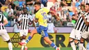 Pertandingan baru memasuki menit ke-3, Juventus sudah unggul 1-0 lewat gol Paulo Dybala usai memanfaatkan umpan dari Rodrigo Bentancur. (Foto: AFP/Miguel Medina)