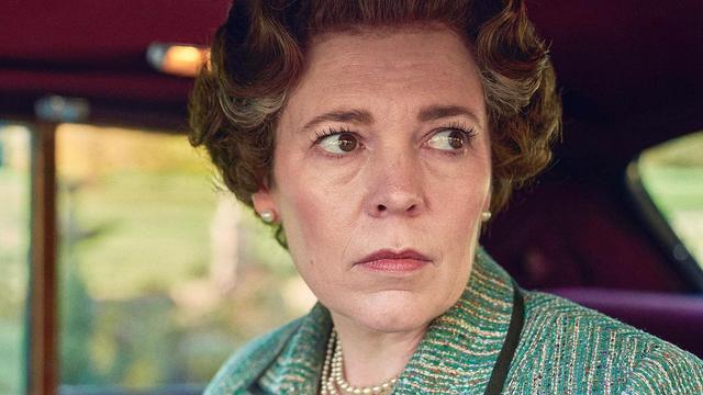 Olivia Colman sebagai Ratu Elizabeth II dalam The Crown. (Foto: Dok. Instagram terverifikasi @sagawards)