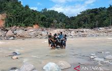 Warga Sibio-bio Tapteng Terisolir Akibat Jembatan Putus dan Listrik Padam 3 Bulan