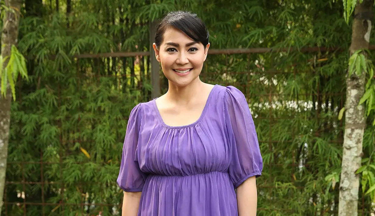 Pemeran dalam sinetron Ganteng Ganteng Serigala Returns itu mengaku sejak resmi berpisah dengan lelaki yang telah memberikan dua orang anak itu, ia tak pernah lagi ketemu. Tapi, ia tetap komunikasi terkait anak. (Bambang E. Ros/Bintang.com)