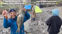 Momen pendaki mancing di Danau Segara Anak, Gunung Rinjani (sumber: TikTok/vanidwisetiawan_)