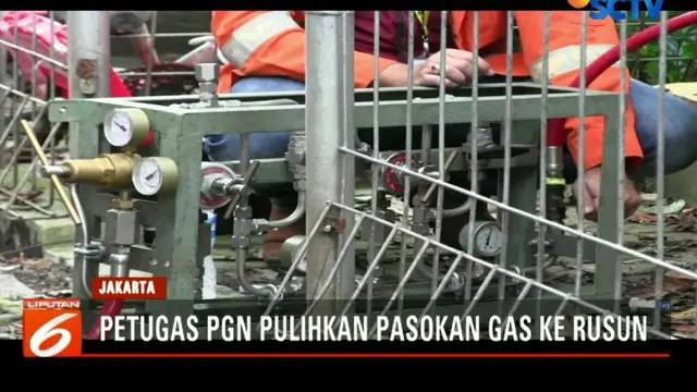 Pasca-kebocoran pipa gas di depan kantor BNN, Cawang, Jakarta Timur, petugas PGN memperbaiki stasiun gas Bidara Cina untuk pulihkan pasokan gas.