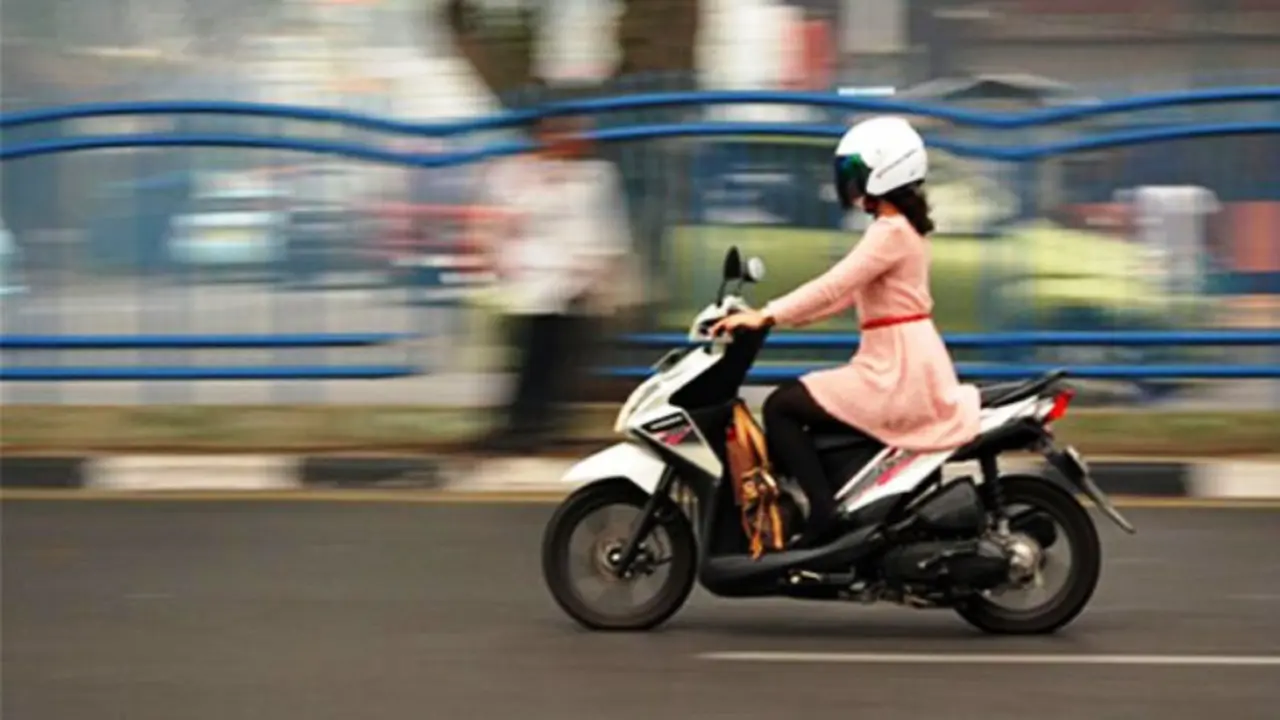 Pengguna Motor, Baiknya Menghindar Jika Ada Tanah Seperti Ini