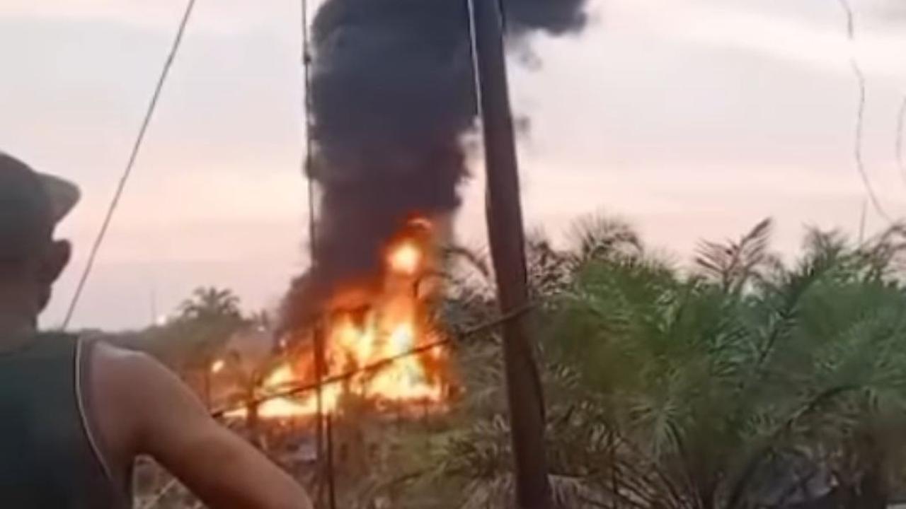 Sumur minyak mentah ilegal meledak di Desa Bungku, Kecamatan Bajubang, Kabupaten Batanghari, Jambi. Saat ini polisi melakukan investigasi pemilik aktivitas illegal drilling tersebut.