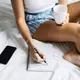 Morning planning menjadi cara untuk membuat seseorang memiliki tujuan setiap harinya. (Foto/dok: Pexels/Anna Tarazevich)