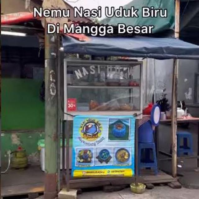 Warung Makan di Jakarta Jual Nasi Uduk Biru, Diwarnai Pakai Apa?