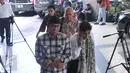 Sammy Simorangkir  usai datangi Mabes Polri untuk melaporkan label yang menaunginya di Jakarta, Minggu (9/11/2015). Kabarnya Sammy akan menuntut label rekaman Pro M sebesar Rp 9 miliar. (Liputan6.com/Gempur M Surya)