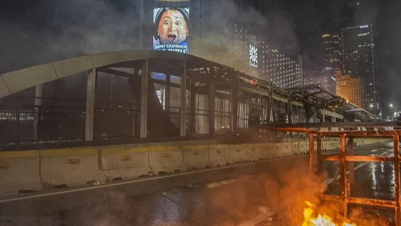 Polisi Tangkap Satu Terduga Pembakaran Halte di Jakarta saat Demo Berujung Ricuh, Ditemukan Molotov di Tas