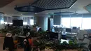 Untuk penerapannya dilakukan secara selektif dengan mempertimbangkan karakteristik tugas dan kebutuhan unit kerja. Tampak dalam foto, suasana salah satu gedung di Balai Kota Jakarta saat hari pertama pelaksanaan kebijakan Work From Home (WFH) bagi Aparatur Sipil Negara (ASN) pada Jumat (10/4/2026). (Kapanlagi.com/Budy Santoso)