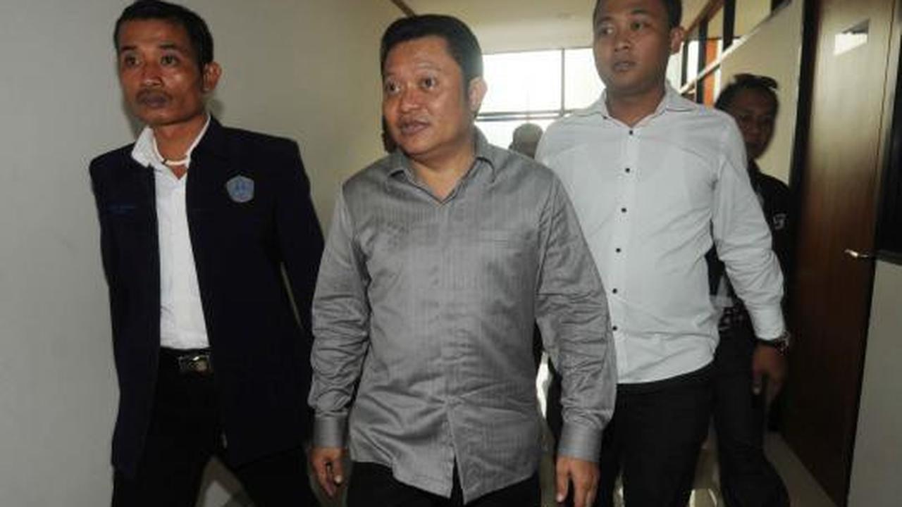 Mantan Bupati Buol Amran Batalipu divonis 7,5 tahun bui