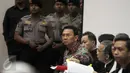 Ekspresi Basuki T Purnama saat jalani sidang ke-9 kasus dugaan penistaan agama di PN Jakarta Utara, Selasa (7/2). Sidang mendengarkan keterangan dua saksi fakta dan satu saksi ahli dari MUI.  (Liputan6.com/Isra Triansyah/Pool)
