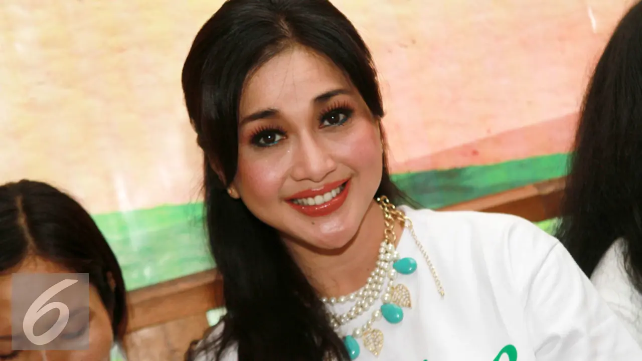 Paramitha Rusady dan Cowok Bulenya Main Film Angeline - ShowBiz ...