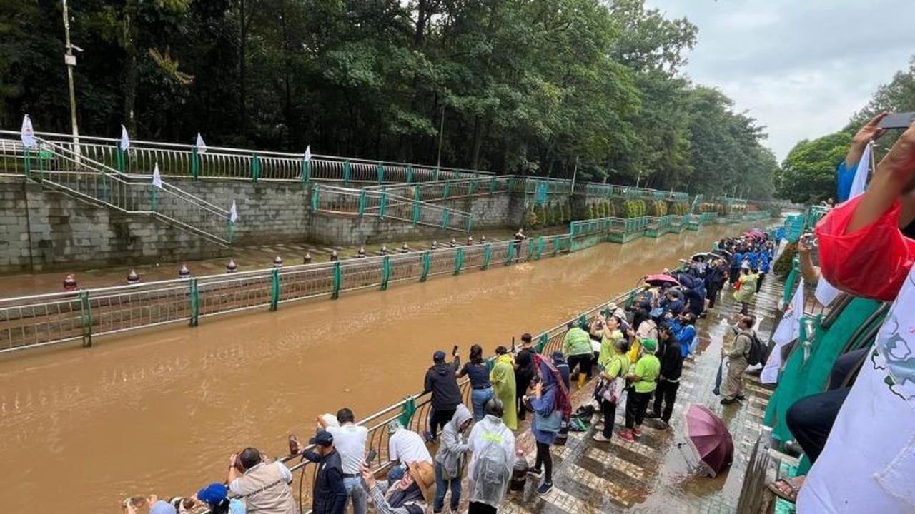 10 Ribu Liter Ekoenzim Dituangkan ke Sungai Jeletreng, Upaya Tekan Pencemaran Lingkungan