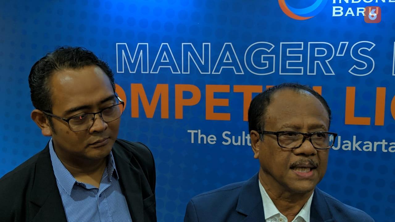Direktur interim PT LIB, Dirk Soplanit seusai Manajer Meeting Liga 1 2019 di Hotel Sultan, Selasa (7/5/2019).