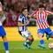 Atletico Madrid menelan kekalahan 3-4 dari Real Sociedad lewat adu penalti pada laga final Copa del Rey musim ini di Estadio La Cartuja, Sevilla, Minggu (19/04/2026) dini hari WIB. Penentuan pemenang dilakukan lewat babak tos-tosan karena kedua tim bermain imbang 2-2 selama 120 menit. (AP Photo/Jose Breton)