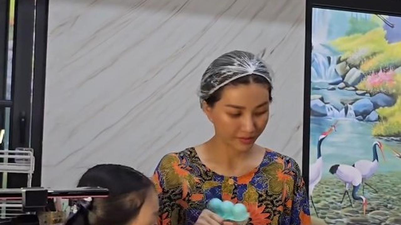 Baik Sarwendah maupun Ruben Onsu belum membahas secara terbuka mengenai perceraian mereka yang sudah resmi, dan menyerahkan semua keputusan kepada kuasa hukum masing-masing di pengadilan.<br><br>