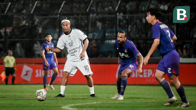 Foto: Diperkuat Ronaldinho, RANS Nusantara FC Tumbang dari Persik Kediri Pada Ajang Trofeo Meet the Star