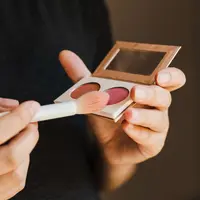 Agar pilihanmu aman, serbaguna, dan benar-benar bermanfaat. Dilansir dari limecrime.com, berikut panduan memilih palette eyeshadow netral untuk pemula yang perlu kamu ketahui. [Dok/freepik.com]