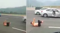 Yoga di tengah jalan raya (Tangkapan layar video Facebook Samson Singh Nejar)