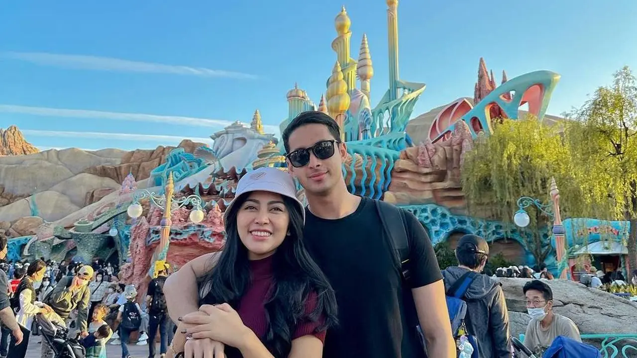 Tampil Mesra, 7 Potret Liburan Rachel Vennya dan Salim Nauderer Ke Jepang