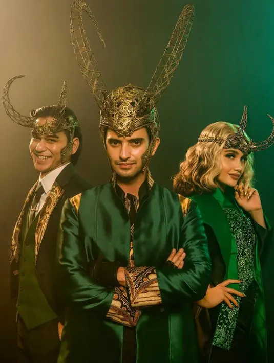 Penampilannya yang menawan tersebut sontak menuai beragam komentar dari para netizen. “Jd queen Loki” komentar netizen. “Lady Loki” komentar netizen lainnya. (FOTO:Instagram/claurakiehl).