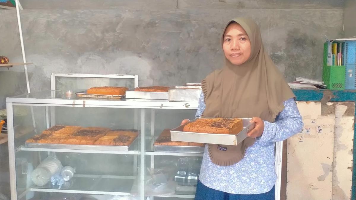 Usaha Kue Tantiningsih Kini Mampu Topang Ekonomi Keluarga Berkat Sinergi Holding UMi