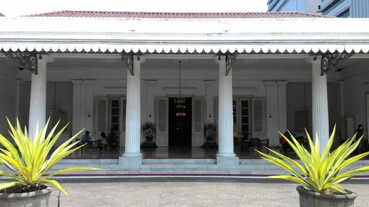 Yanuar melanjutkan tidak ada alasan yang cukup kuat dan rasional untuk mengebiri hak politik warga Jakarta.<br>