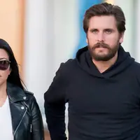Scott Disick sepertinya menjadi orang yang bahagia di tengah sakit hati Kourtney Kardashian. (YouTube)