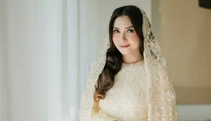 Momen Yuriska Patricia di Pengajian dan Siraman, Tampil Cantik dan Anggun