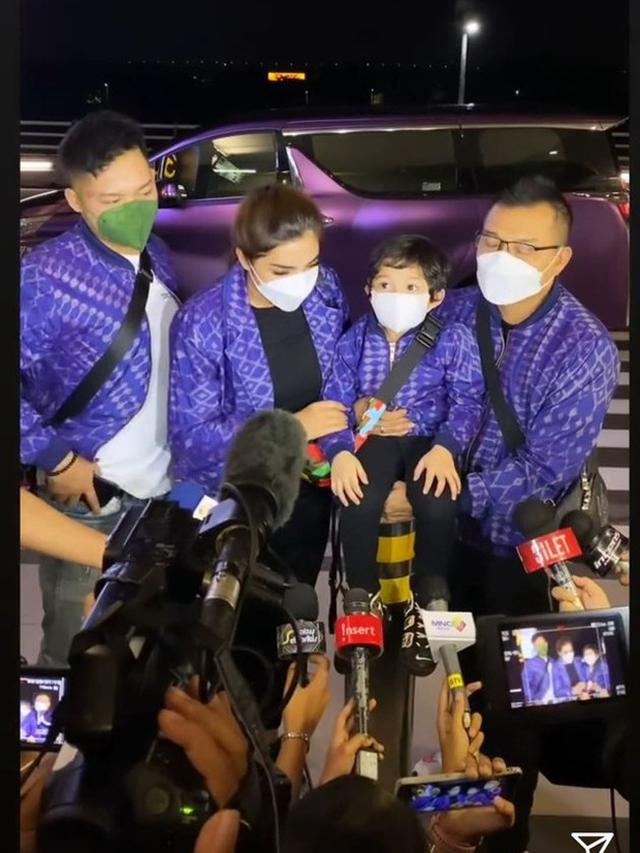 [Fimela] Keluarga Anang Hermansyah dan Ashanty