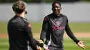 Diketahui, sepanjang musim 2024/25, Manchester United hancur lebur. Di Liga Primer Inggris, Manchester United kalah 17 kali dan saat ini masih terdampar di peringkat 16 klasemen, posisi terburuk Setan Merah sejak musim 1973/74, dengan raihan 39 poin. Manchester United juga tersingkir dari Piala FA dan Piala Liga Inggris. (Oli SCARFF/AFP)