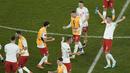 <p>Reaksi gembira para pemain Polandia setelah lolos ke babak 16 besar Piala Dunia 2022 meski kalah dengan skor 0-2 dari Argentina pada matchday ketiga Grup C yang berlangsung di Stadion 974, Doha, Kamis (01/12/2022). (AP/Hassan Ammar)</p>
