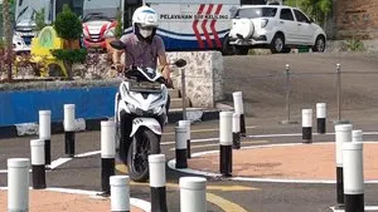"Ujian membentuk angka 8 digantikan dengan uji membentuk huruf S," ujar dia.