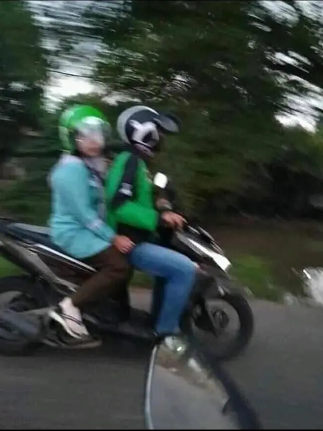momen nyeleneh orang naik ojol