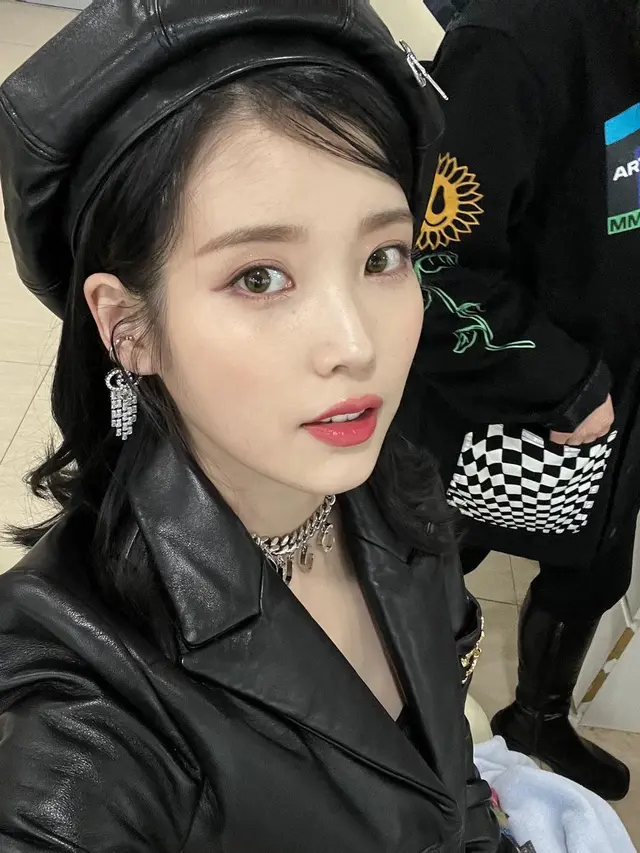 IU. (Instagram/ dlwlrma)