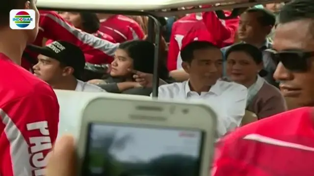 Puluhan ribu warga antusias berdesak-desakan ingin melihat Jokowi dan keluarganya saat berlibur di Kebun Binatang Ragunan.