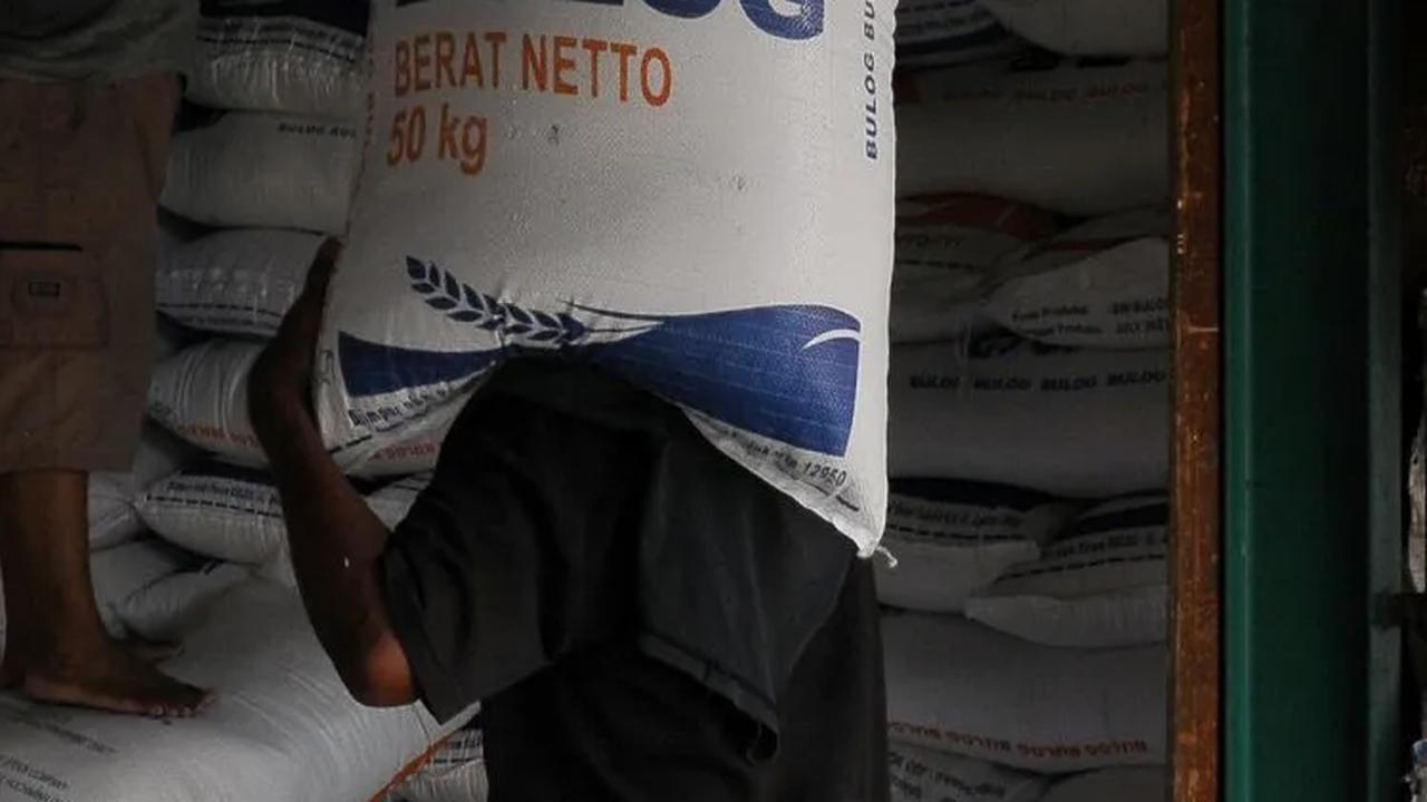 Suyamto menyatakan kenaikan harga beras ini juga dikarenakan beberapa faktor baik eksternal maupun internal dalam negeri, seperti bencana El Nino dan juga situasi dalam negeri yang memasuki musim tanam.