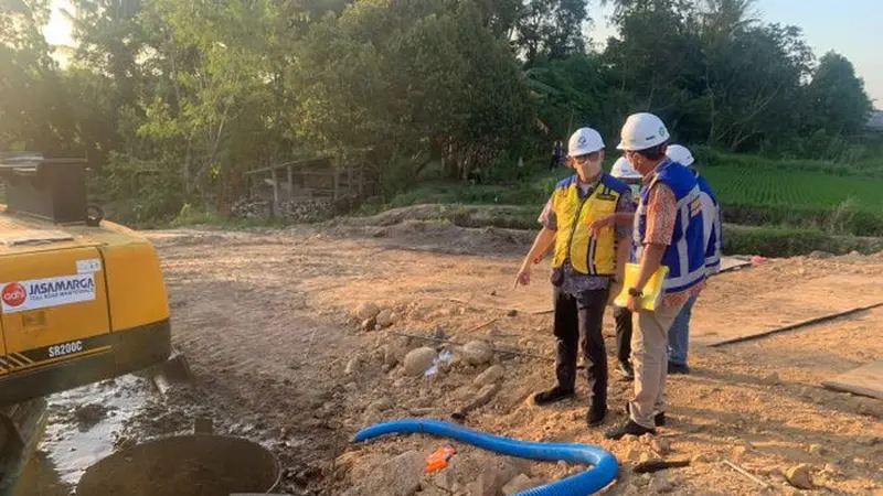 Kunjungan Kepala BPJT  Danang Parikesit ke proyek Pembangunan Jalan Tol Jogja - Bawen. (Dok BPJT)