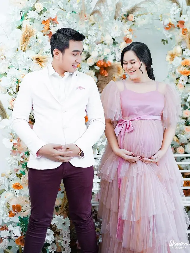 6 Potret Maternity Shoot Istri Lutfi Agizal, Siap Sambut Anak Pertama