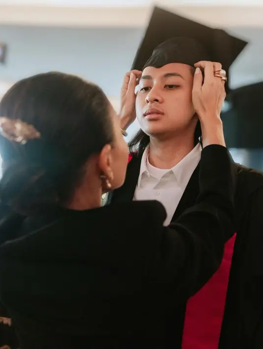 Cavin mengambil jurusan Bachelor of Business Commerce dan baru saja wisuda. Cavin resmi menyelesaikan kuliah bisnis mengambil jurusan Bachelor of Business Commerce (CSU). [Instagram/yunishara36]