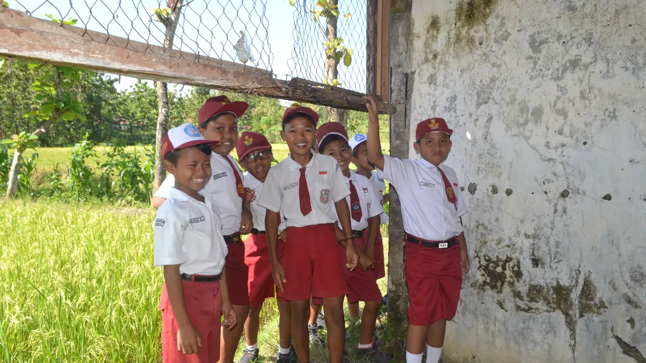 Doa Unik Siswa dan Guru SD di Tengah Hutan Grobogan Setiap Pagi