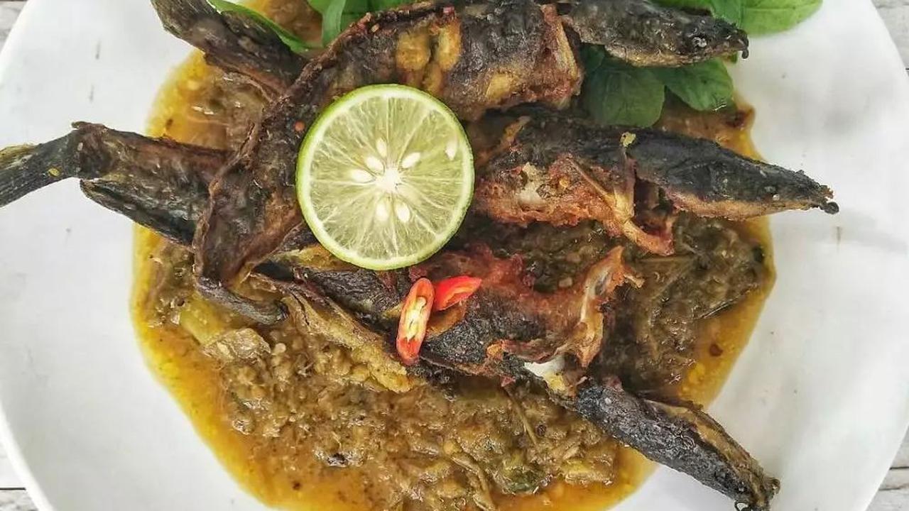 <b>4. Pecel Lele Sambal Lado Mudo</b>
