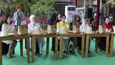 (Dari kanan ke kiri) Ibu Negara China Peng Liyuan, Ibu Negara Indonesia Iriana Joko Widodo, Ibu Negara Korea Selatan Kim Keon-hee, Ibu Negara Turki Emine Erdogan dan Istri Perdana Menteri Jepang Yuko Kishida menghadiri rangkaian kegiatan Konferensi Tingkat Tinggi (KTT) G20 di Sofitel Bali Nusa Dua Beach Resort, Nusa Dua, Bali, Indonesia, Selasa (15/11/2022). Dalam pertemuan ini para pendamping akan diajak untuk melihat dan ikut merasakan sejumlah kearifan lokal yang dimiliki Indonesia, mulai dari hasil kerajinan hingga hidangan khas Indonesia. (AP Photo/Firdia Lisnawati via Pool)
