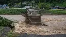 Sedikitnya 12 sungai di wilayah tersebut meluap. (Yuichi YAMAZAKI/AFP)