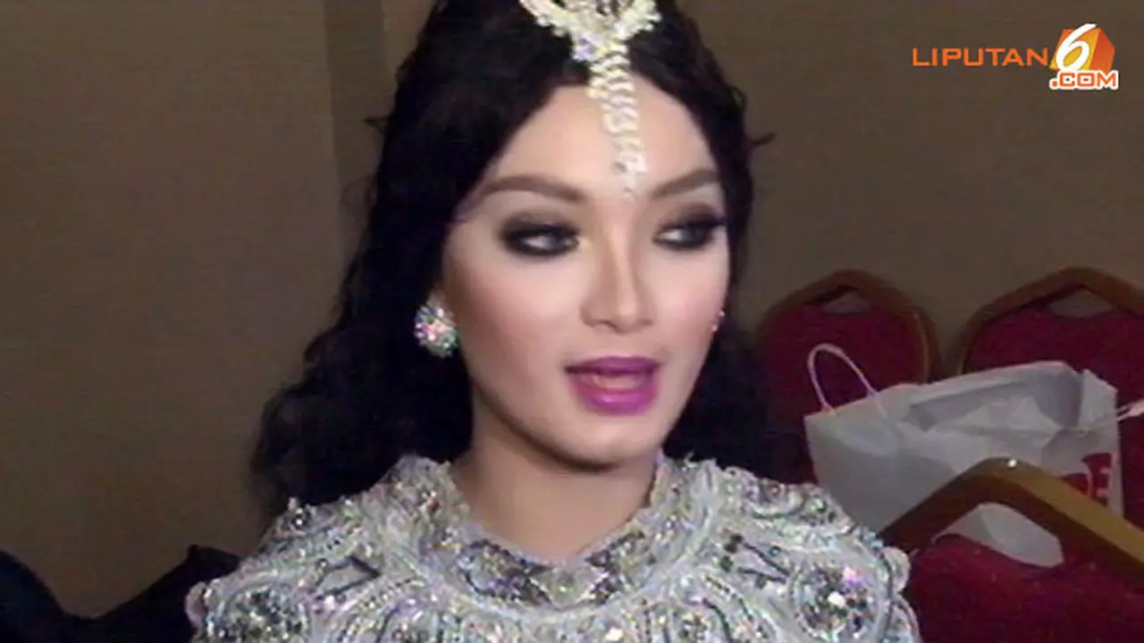 zaskia-gotik-tunangan-haloseleb-130826b.