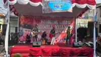 Sebanyak 25 tim pengamen DKI Jakarta mengikuti ajang lomba panggung kreasi di lapangan Pelita RW 06, Johar Baru, Jakarta Pusat pada Sabtu (29/7/2023). Kegiatan ini digelar oleh Komunitas Musik Jalanan (Komjal) yang didukung penuh DPD PDIP DKI Jakarta. (Foto: Istimewa).